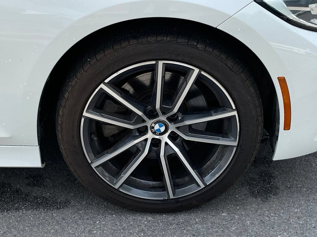 Used 2022 BMW 330i Sedan w/ Driving Assistance Package RWD image 9