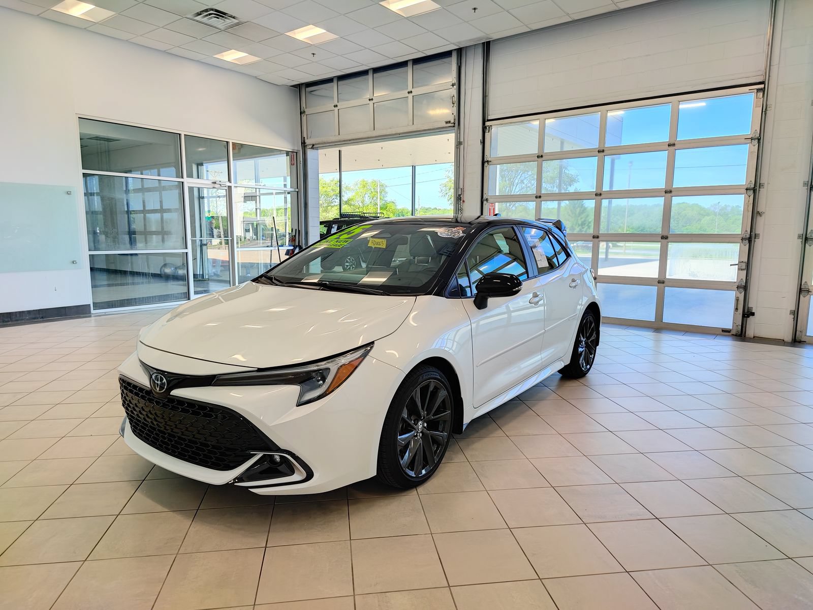 Used 2025 Toyota Corolla XSE FWD image 8