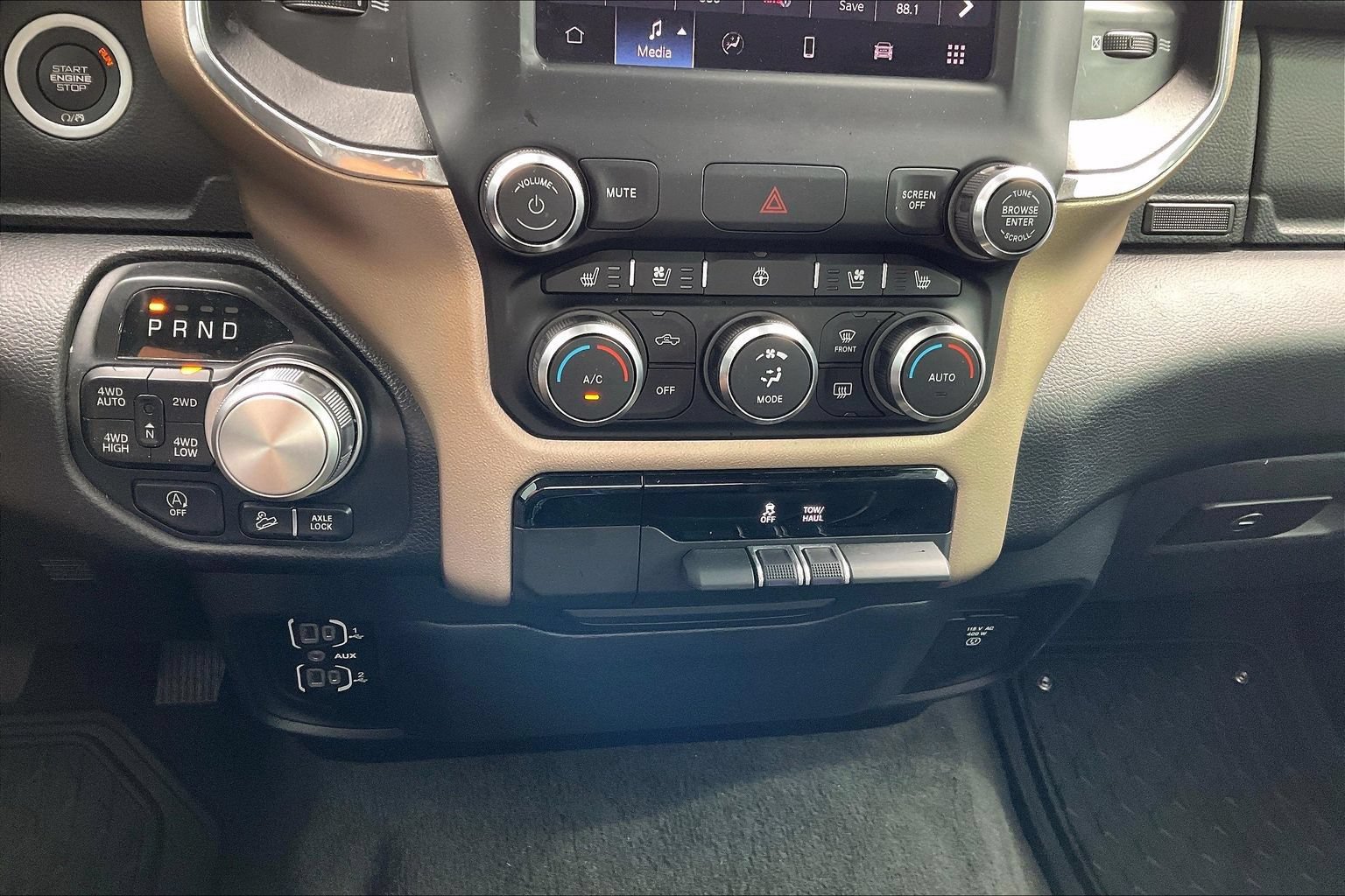 Used 2022 RAM 1500 Laramie w/ Off Road Group AWD/4WD image 15