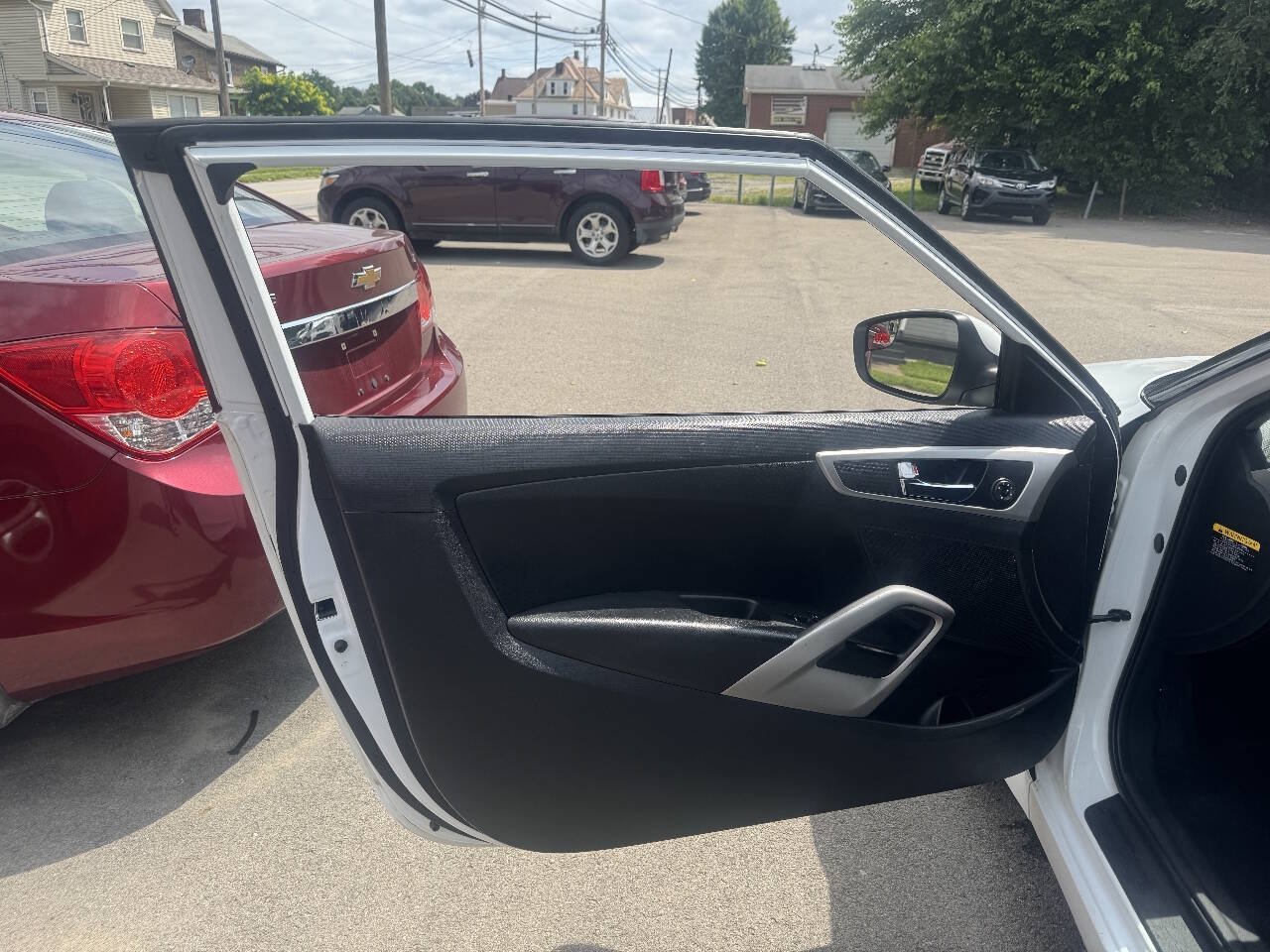 Used 2017 Hyundai Veloster FWD image 9