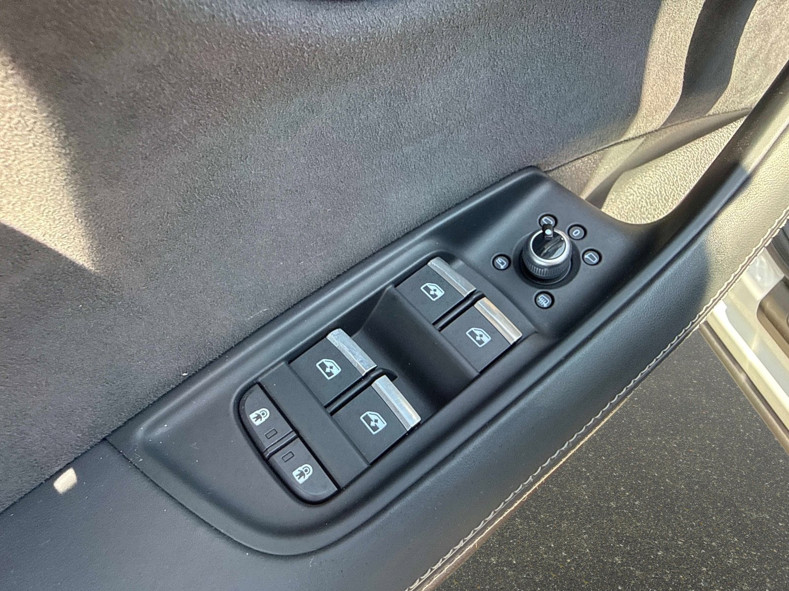 Used 2023 Audi SQ7 Prestige w/ Sport Package AWD/4WD image 16