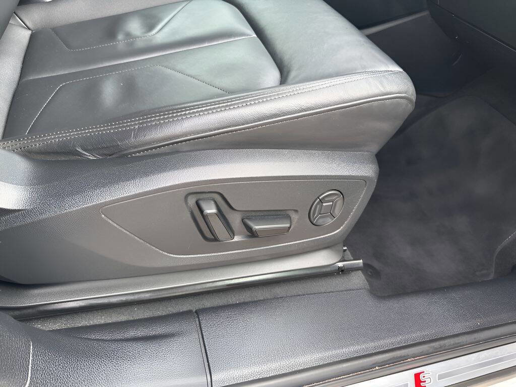 Used 2025 Audi Q3 2.0T Premium image 25