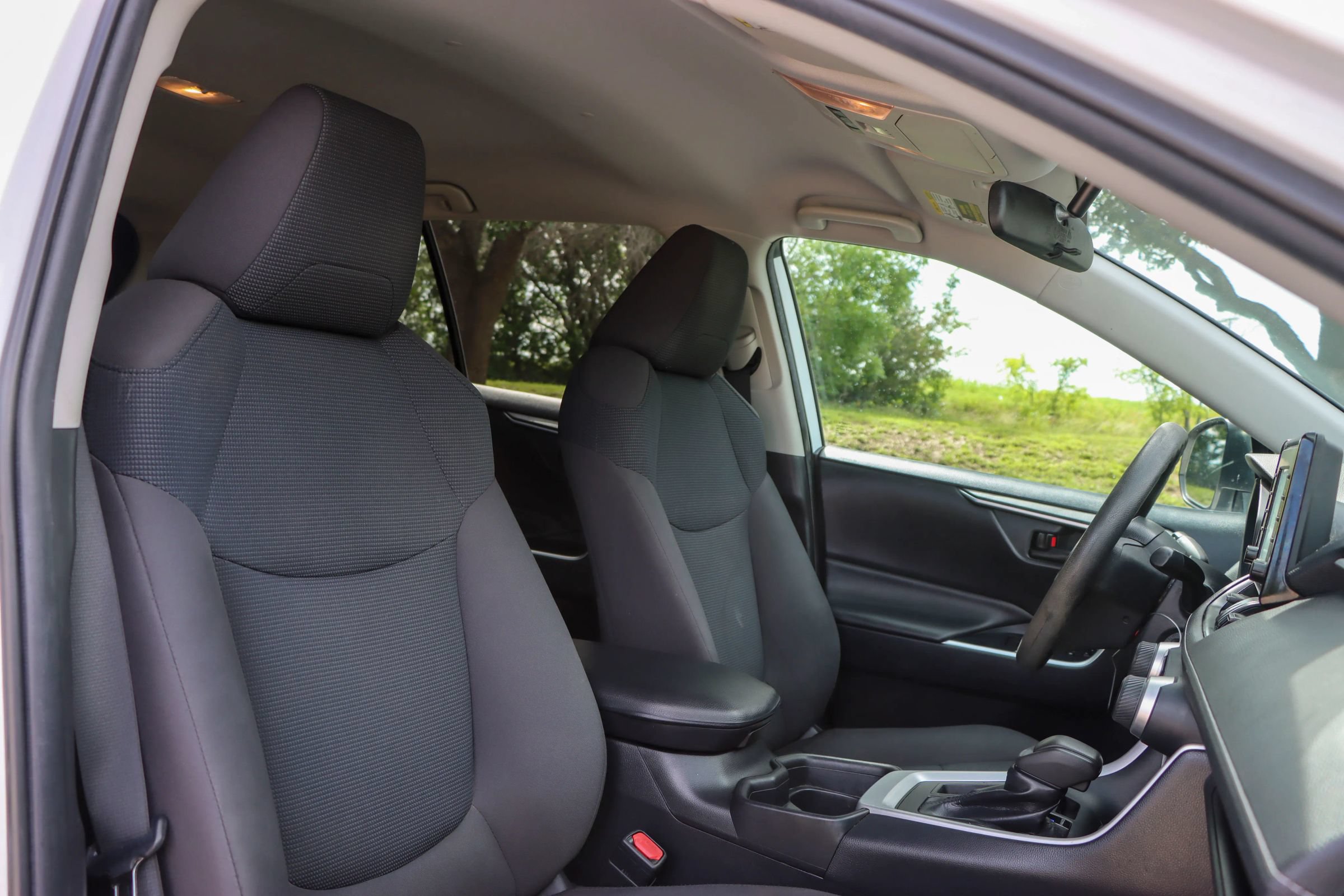 Used 2019 Toyota RAV4 LE FWD image 20