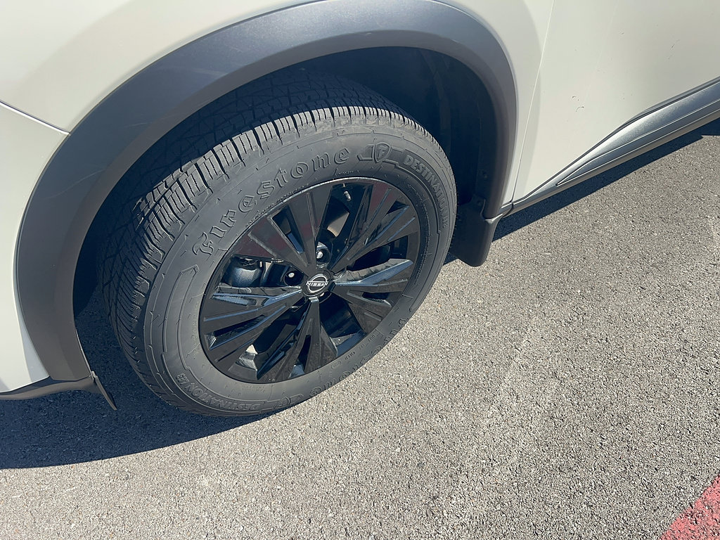 Used 2023 Nissan Rogue SV w/ SV Premium Package FWD image 3