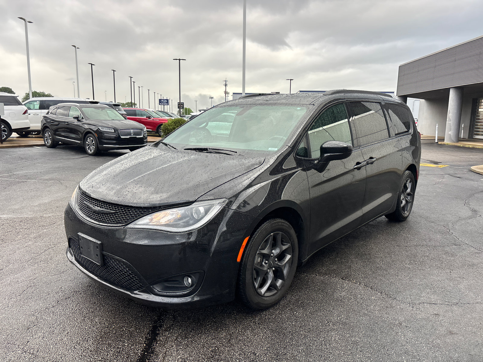 Used 2020 Chrysler Pacifica Touring-L Plus FWD image 3