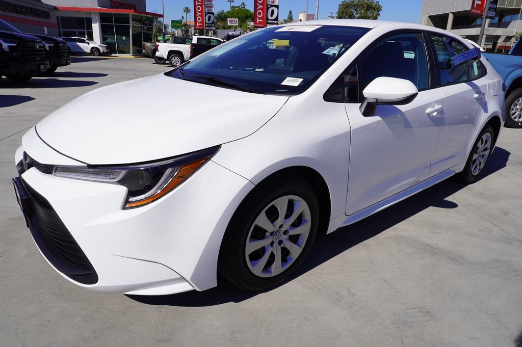 Certified 2025 Toyota Corolla LE FWD image 4