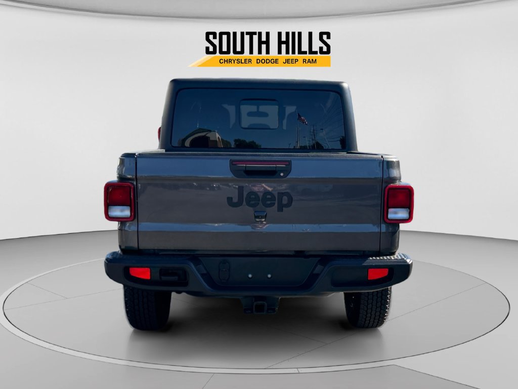 Used 2022 Jeep Gladiator Sport AWD/4WD image 4