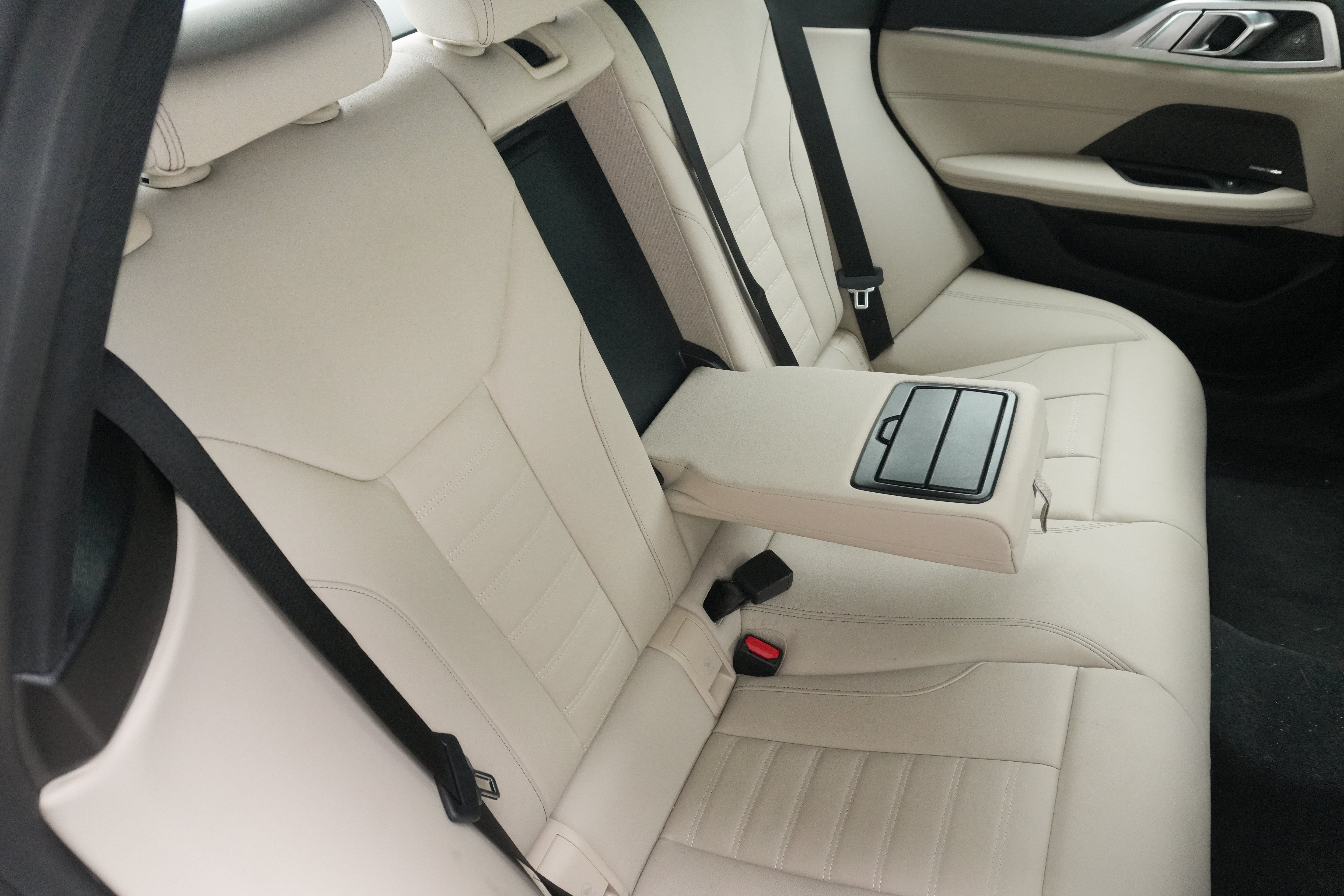 Certified 2024 BMW i4 eDrive40 w/ Premium Package RWD image 35