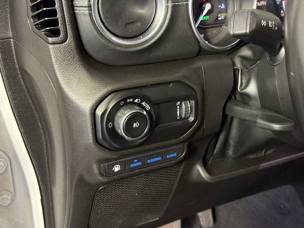 Used 2023 Jeep Wrangler Unlimited Sahara w/ Cold Weather Group image 12