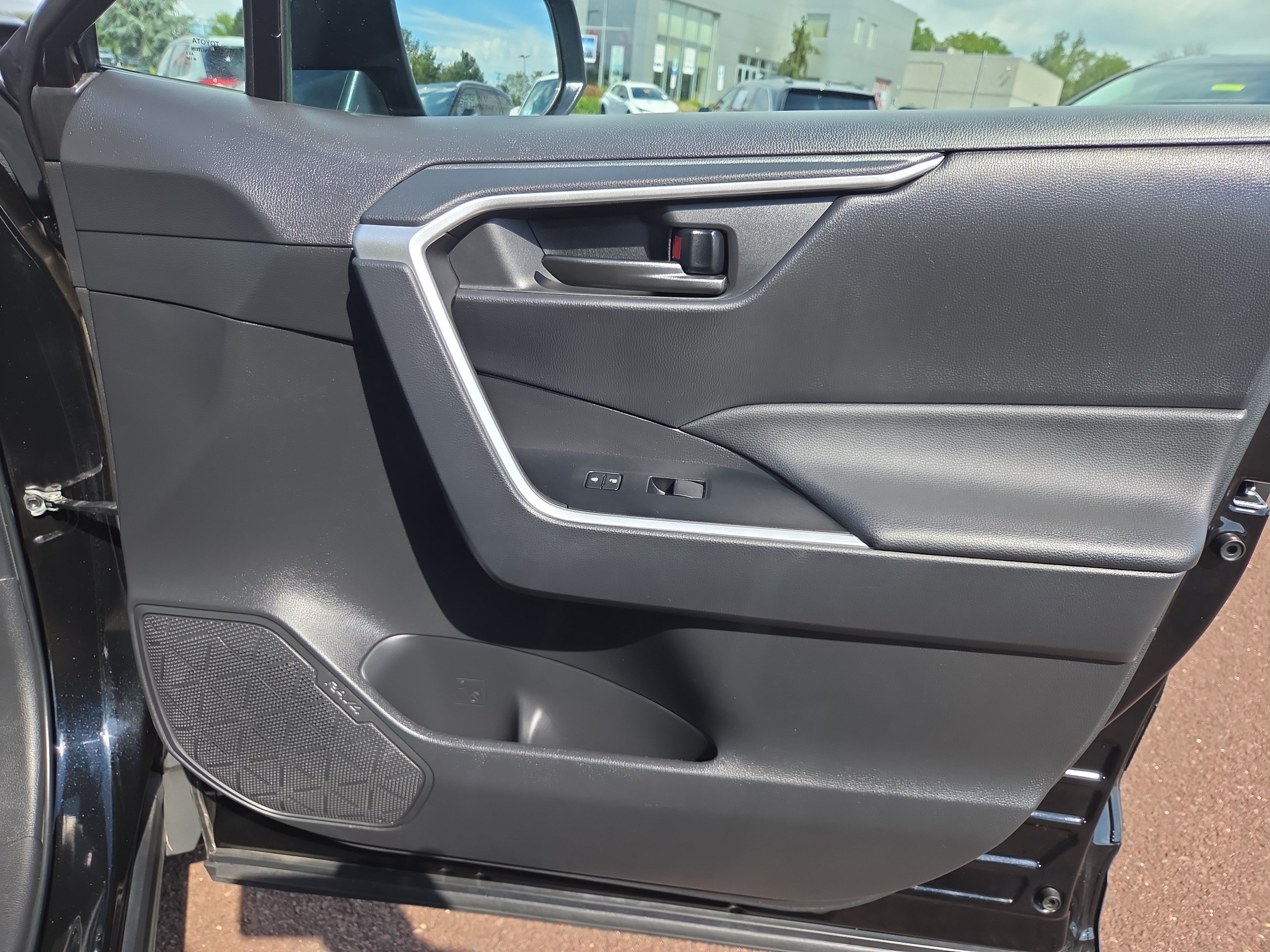 Certified 2023 Toyota RAV4 LE AWD/4WD image 17