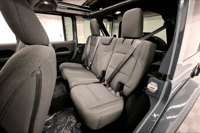 Used 2026 Jeep Wrangler Unlimited Sahara AWD/4WD image 25