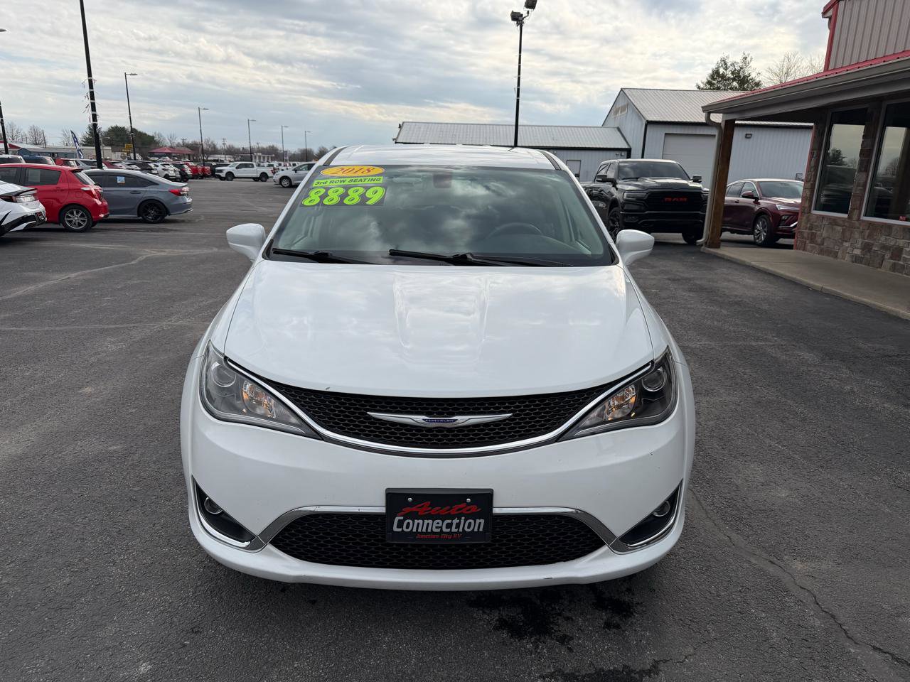 Used 2018 Chrysler Pacifica Touring Plus w/ Tire & Wheel Group image 10