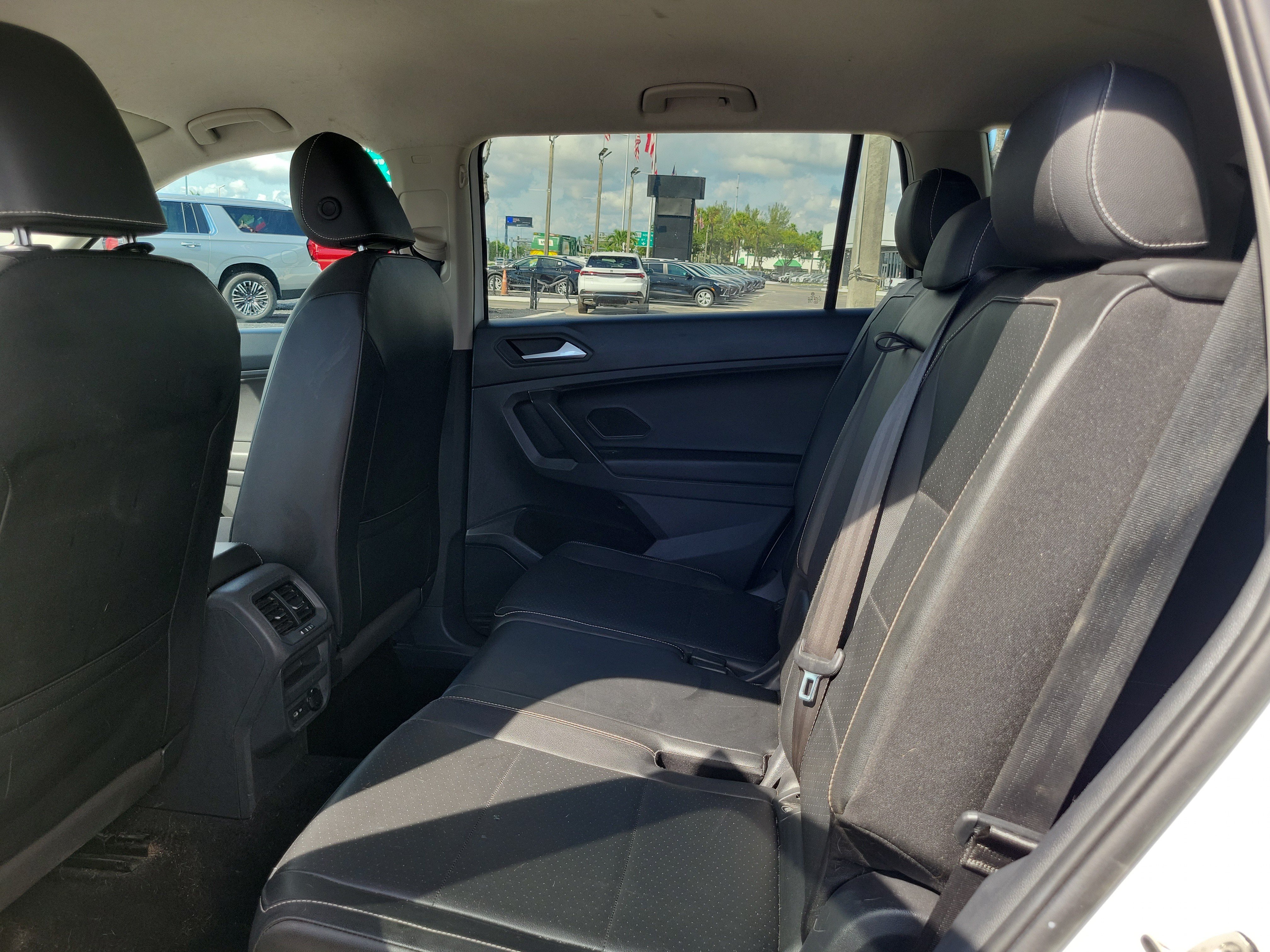 Used 2021 Volkswagen Tiguan SE FWD image 13