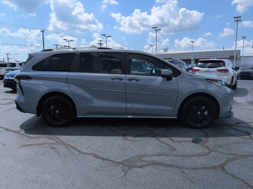 Certified 2025 Toyota Sienna XLE Woodland Edition AWD/4WD image 6
