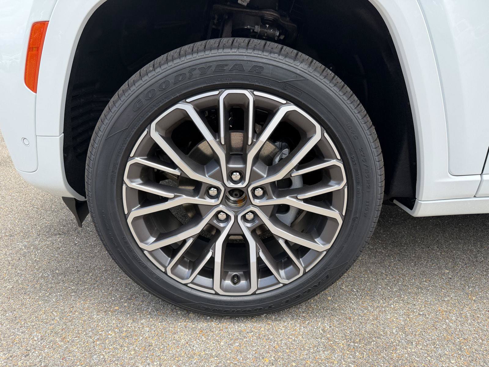 New 2026 Jeep Grand Cherokee Summit AWD/4WD image 25