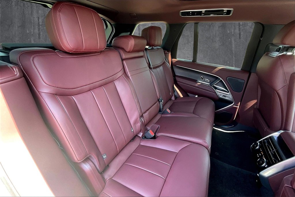 New 2025 Land Rover Range Rover SE image 9