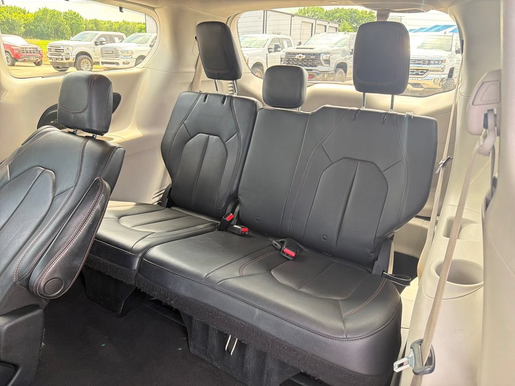 Used 2017 Chrysler Pacifica Touring-L Plus FWD image 10