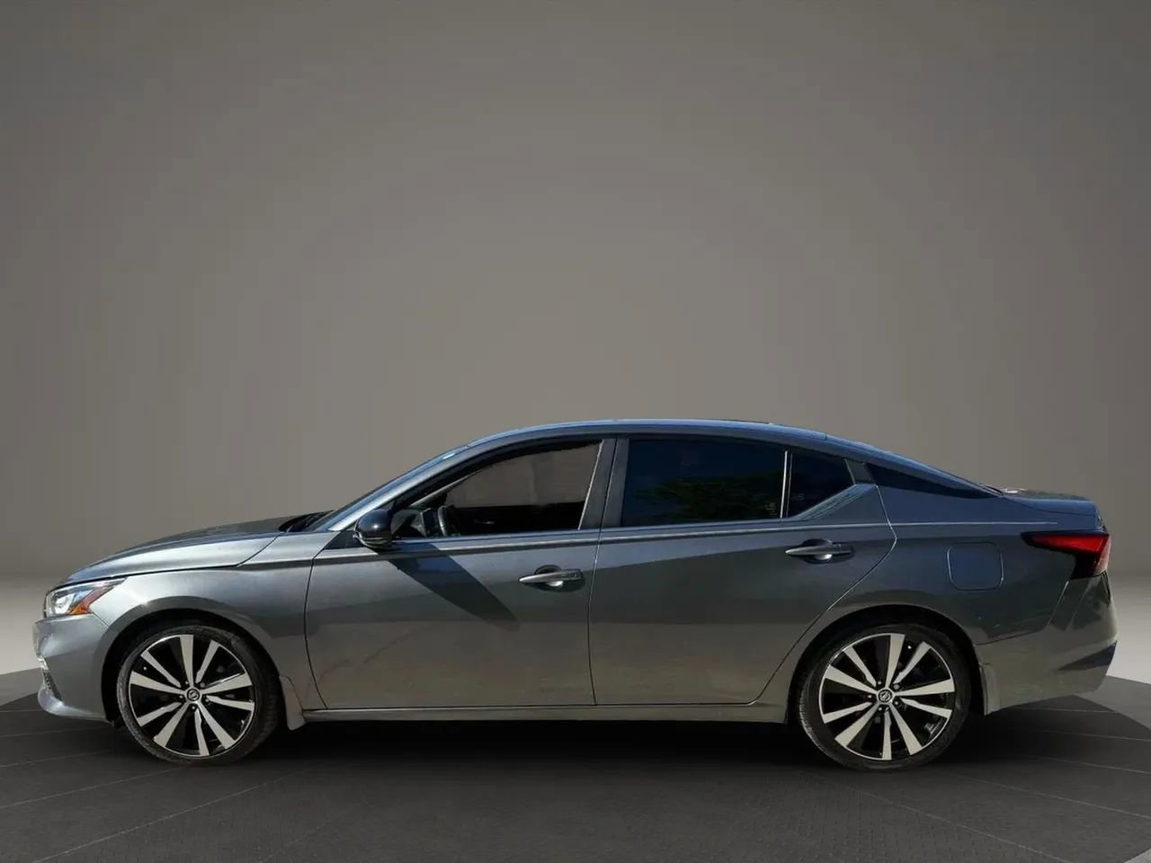 Used 2019 Nissan Altima 2.5 SR w/ SR Premium Package image 4