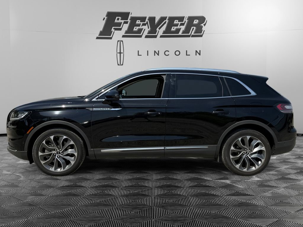 Used 2023 Lincoln Nautilus Reserve w/ Equipment Group 201A FWD image 2