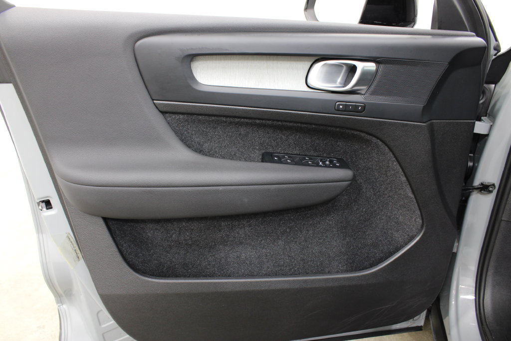 Used 2026 Volvo XC40 B5 Plus AWD/4WD image 18
