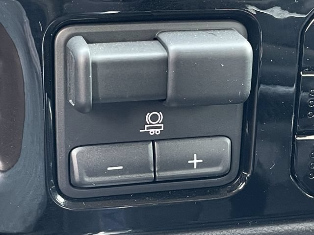 Used 2025 Chevrolet Silverado 1500 LTZ AWD/4WD image 20
