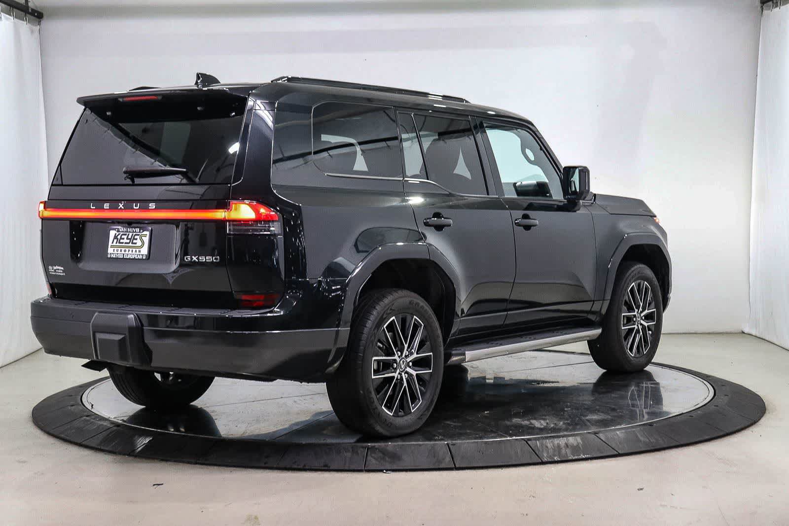 Used 2024 Lexus GX 550 w/ Accessory Package (Z1) AWD/4WD image 4
