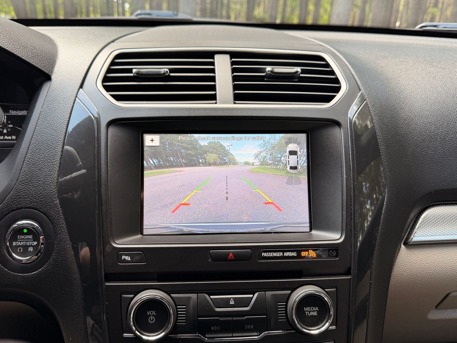 Used 2018 Ford Explorer XLT w/ Equipment Group 202A FWD image 5