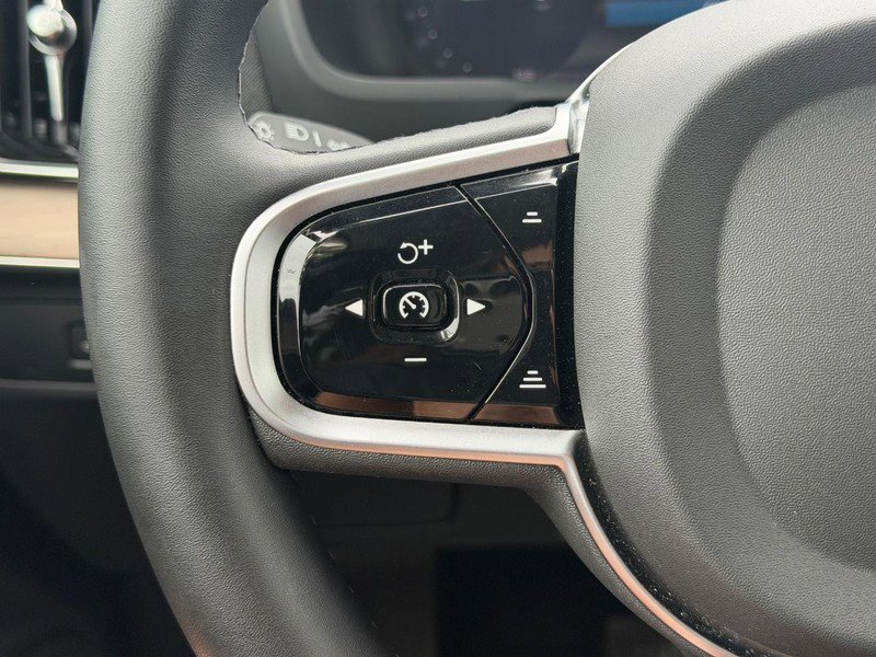 Certified 2025 Volvo XC90 B6 Plus AWD/4WD image 18