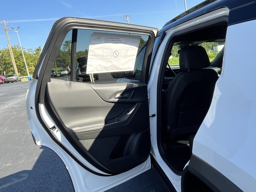 New 2026 Chevrolet Equinox LT w/ Convenience Package II image 13