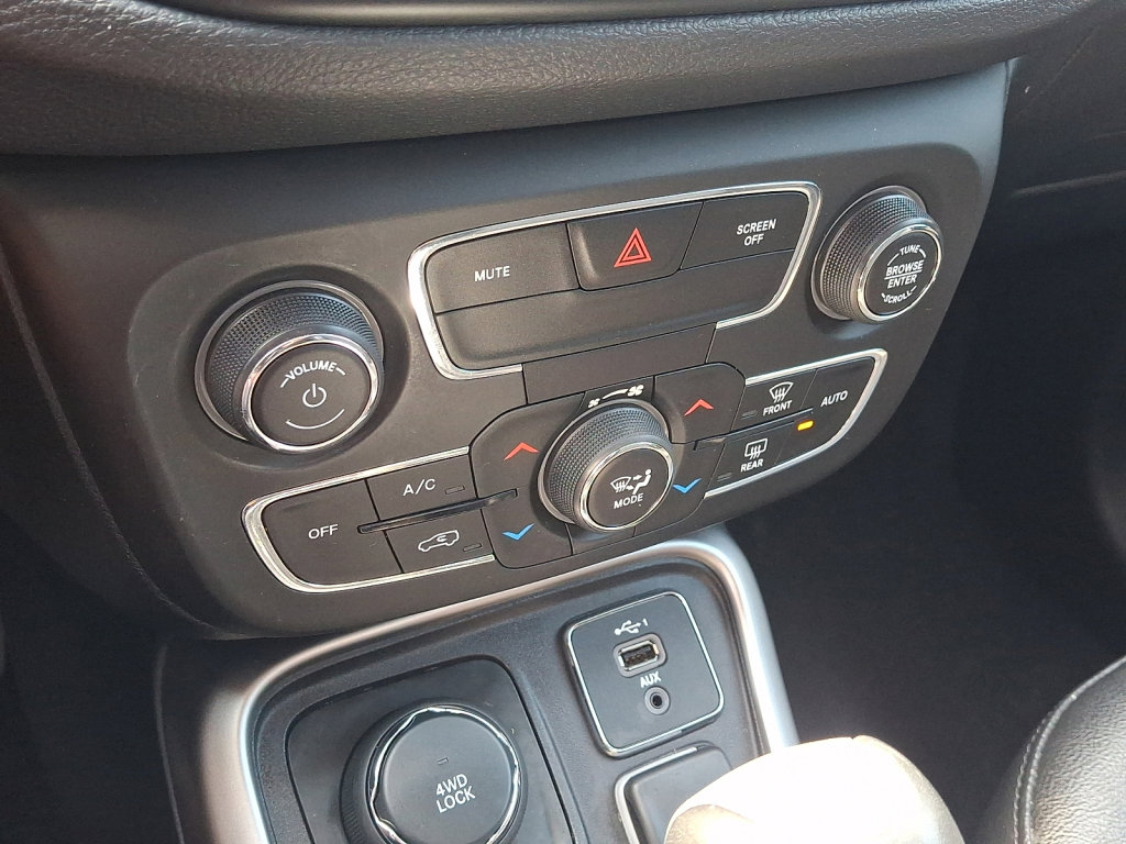 Used 2020 Jeep Compass Latitude w/ Cold Weather Group AWD/4WD image 29