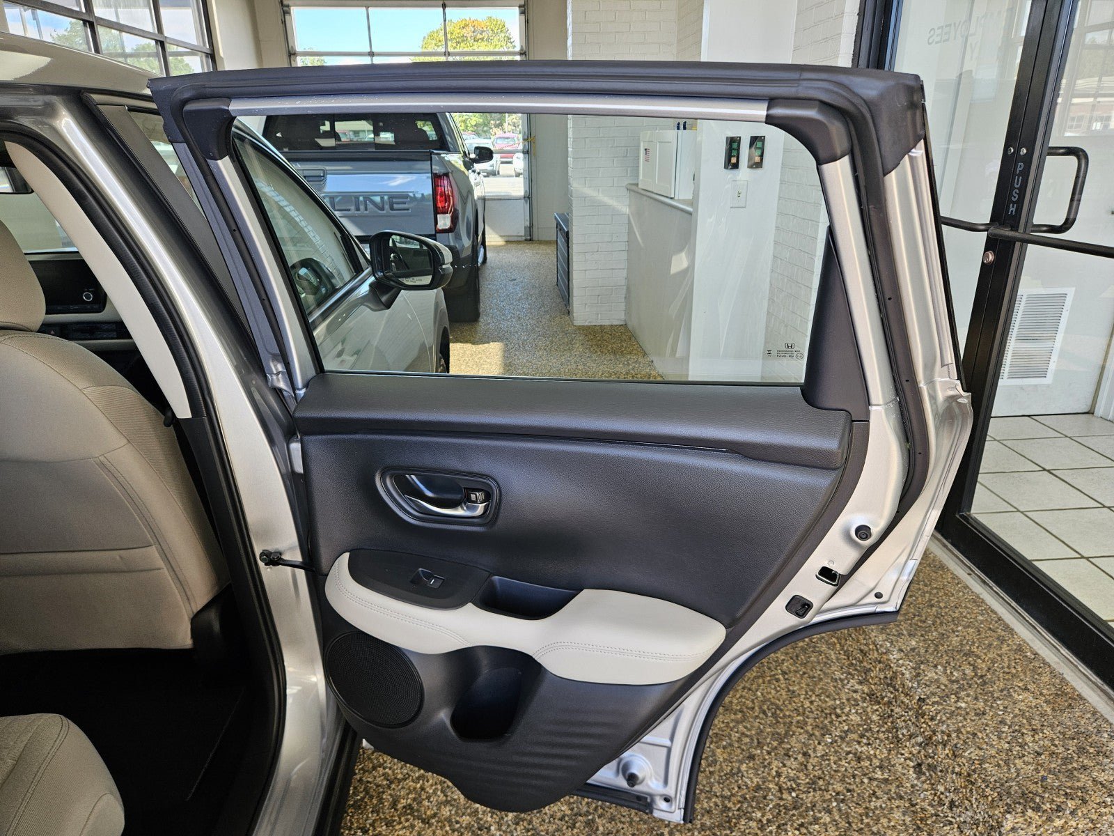 Used 2025 Honda HR-V LX image 15