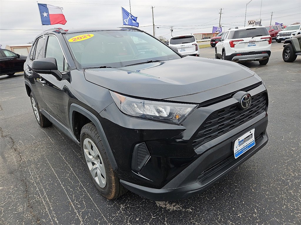 Used 2021 Toyota RAV4 LE image 10