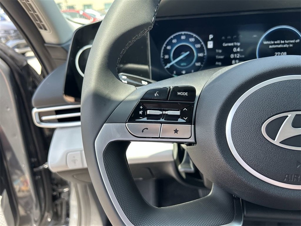 New 2025 Hyundai Elantra Limited image 27