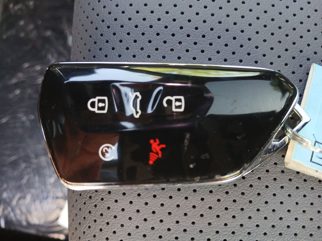 New 2026 Volkswagen Tiguan SE R-Line image 28