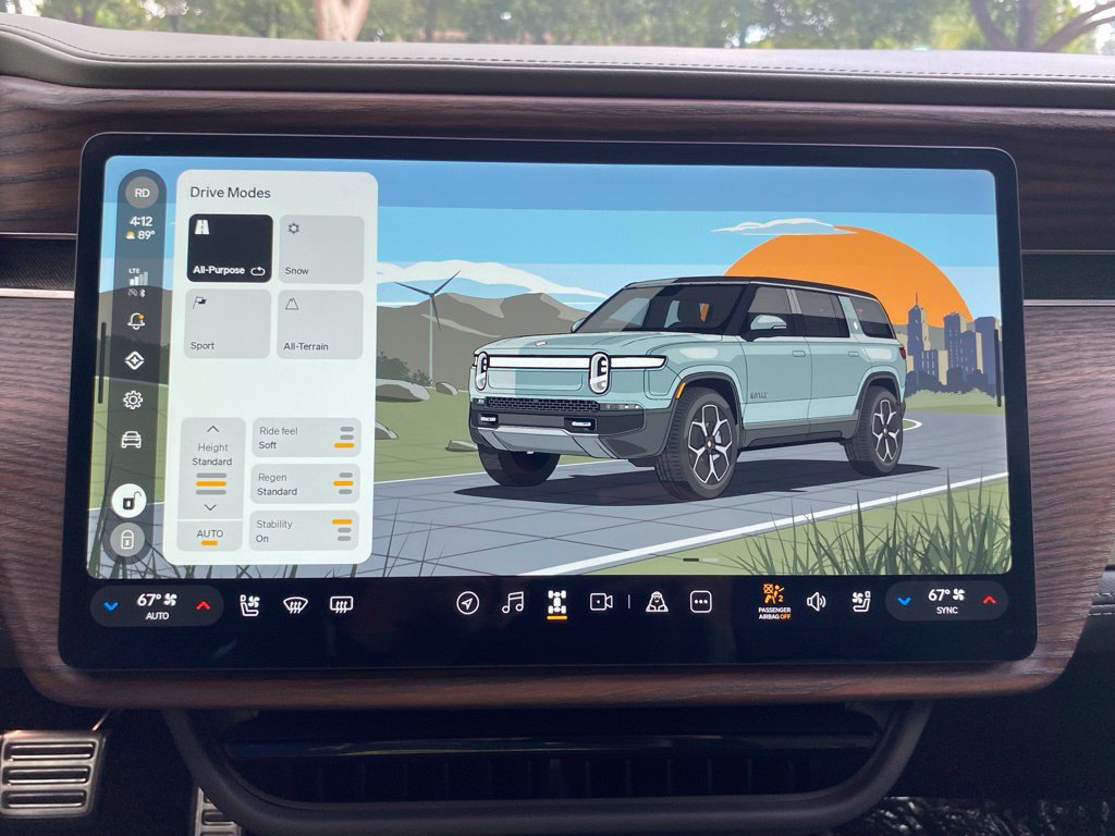 Used 2023 Rivian R1S Adventure Dual AWD/4WD image 29
