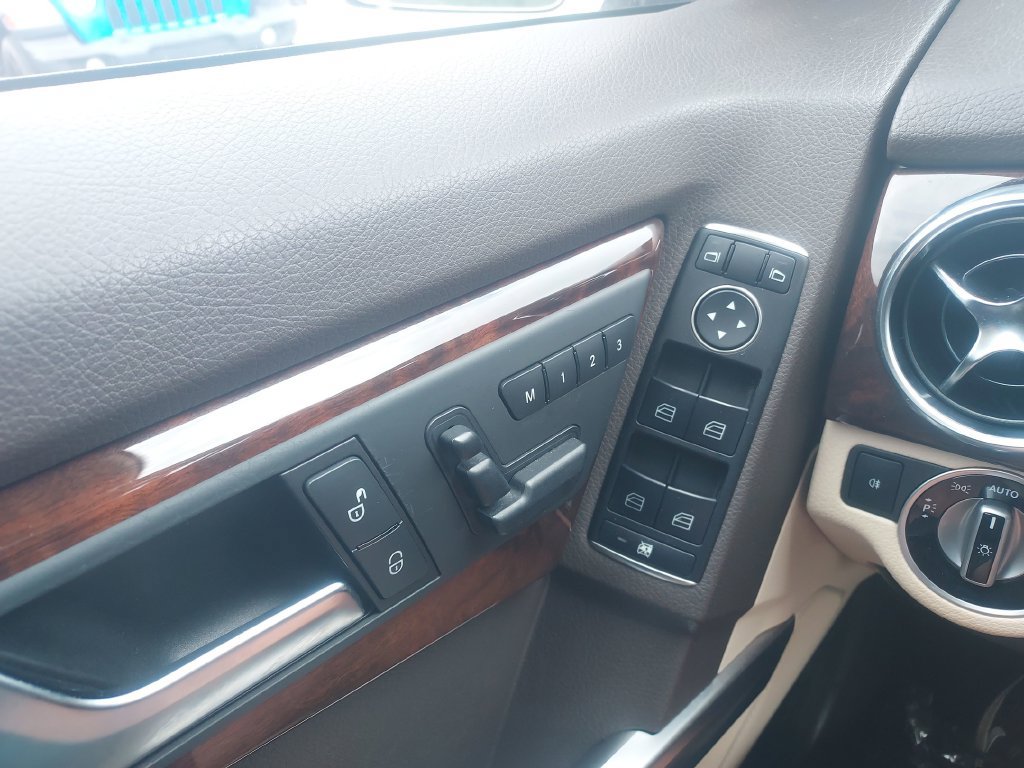 Used 2014 Mercedes-Benz GLK 250 BlueTEC 4MATIC image 25