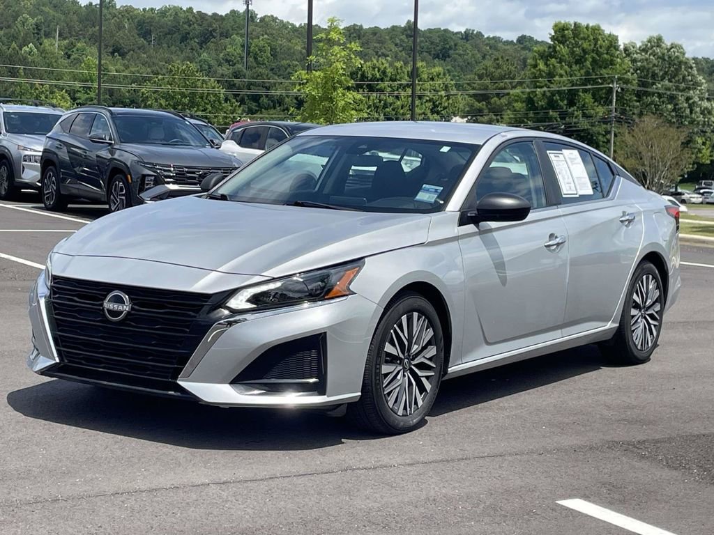Used 2024 Nissan Altima 2.5 SV FWD image 7