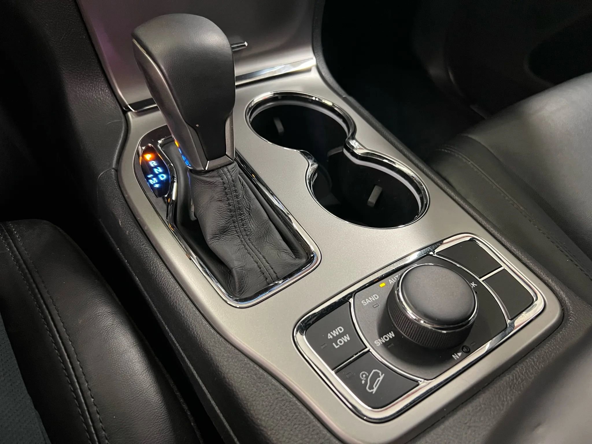 Used 2019 Jeep Grand Cherokee Limited image 24