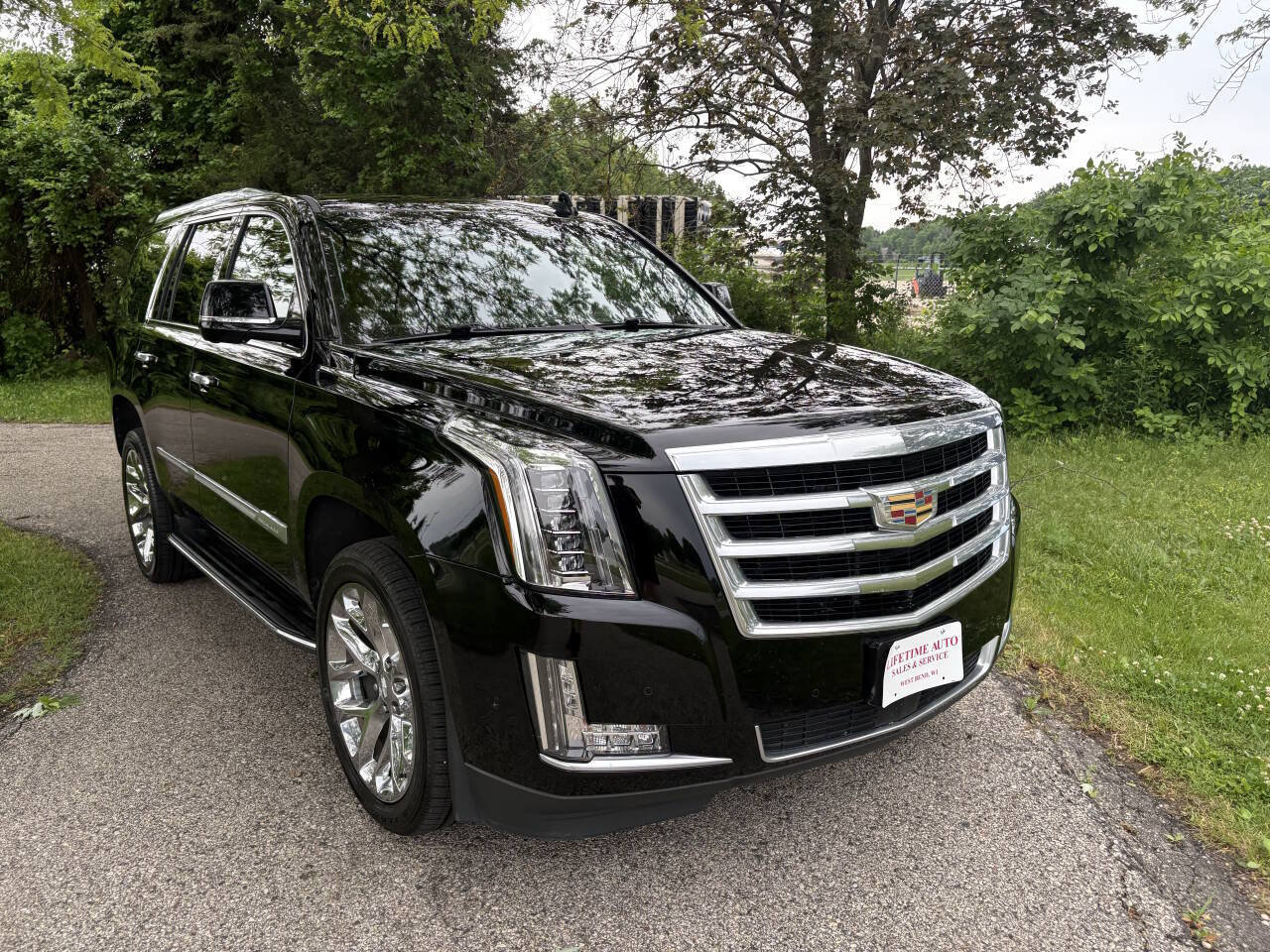 Used 2020 Cadillac Escalade Premium Luxury AWD/4WD image 7