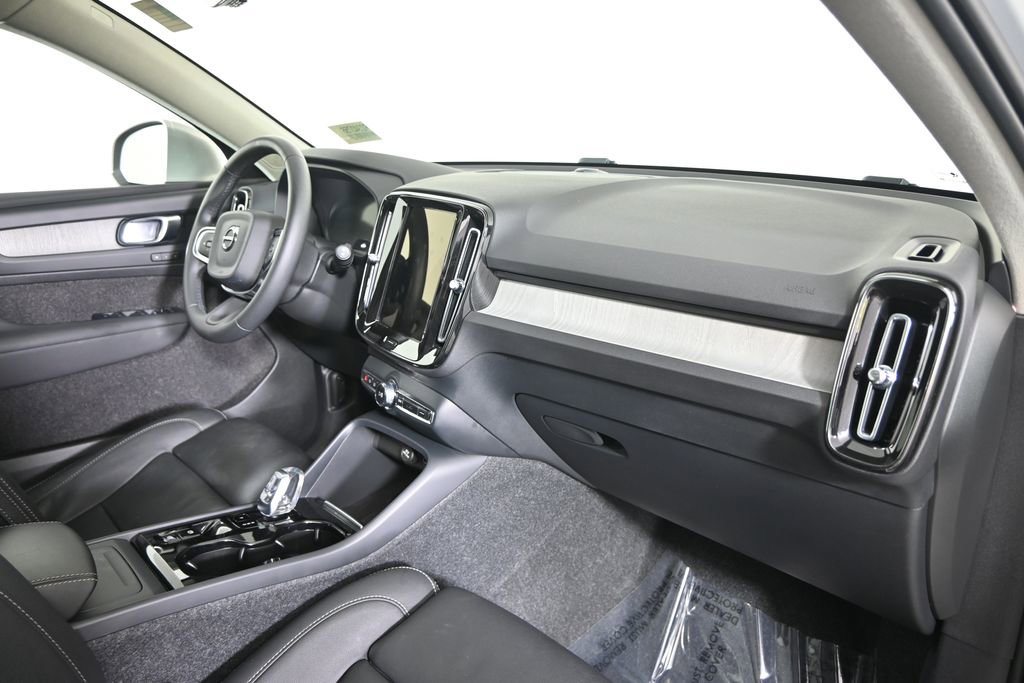 Used 2024 Volvo XC40 B5 Plus AWD/4WD image 14