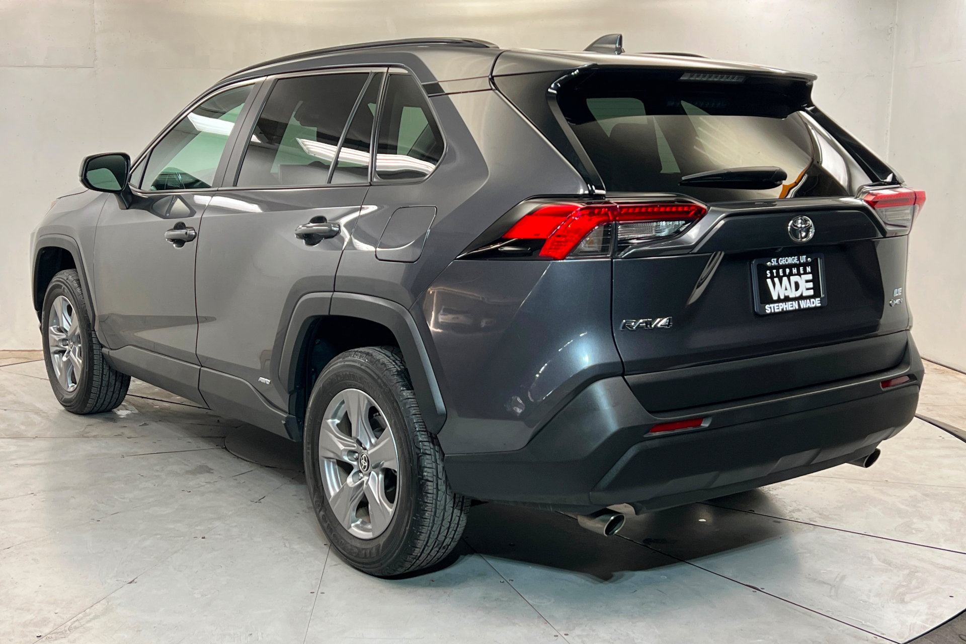 Used 2025 Toyota RAV4 LE AWD/4WD image 3