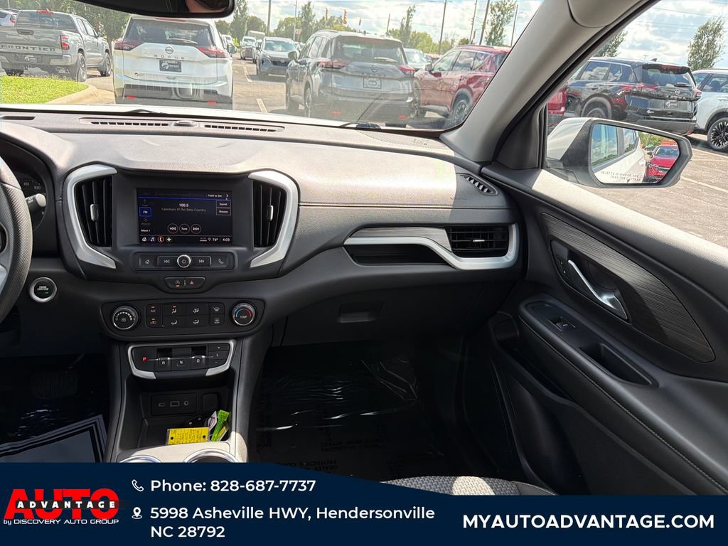 Used 2024 GMC Terrain SLE AWD/4WD image 32