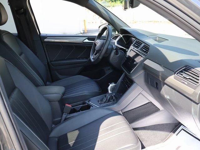 Used 2024 Volkswagen Tiguan SE R-Line FWD image 7