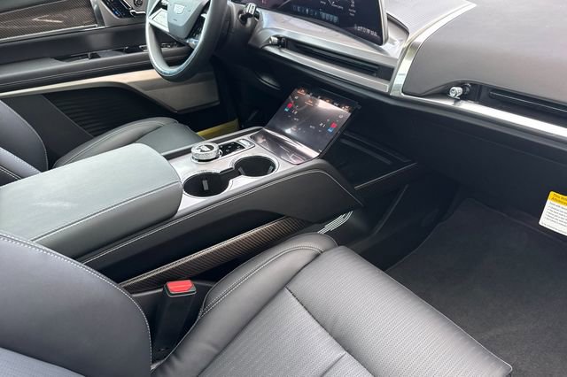 New 2026 Cadillac Vistiq Luxury w/ LPO, Floor Liner Package image 17