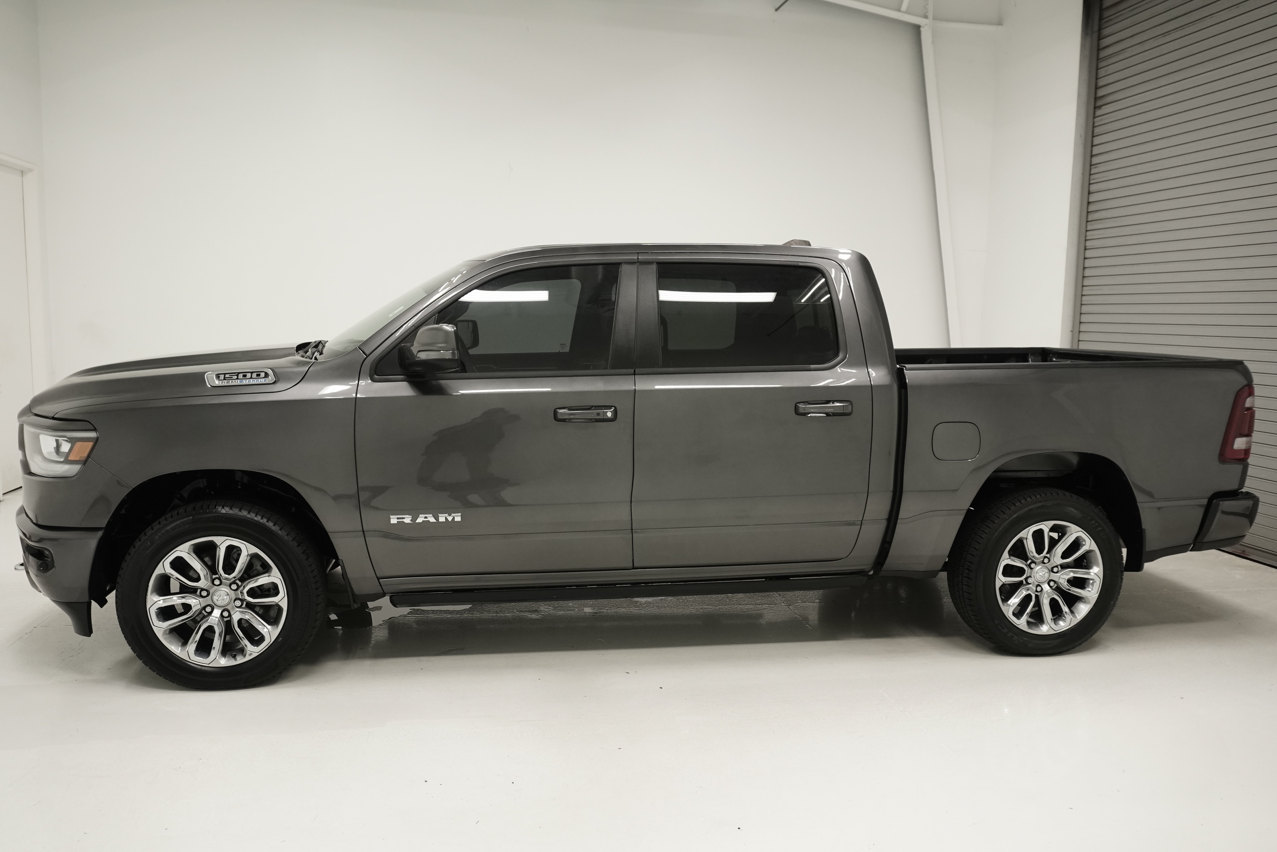 Used 2024 RAM 1500 Laramie AWD/4WD image 6