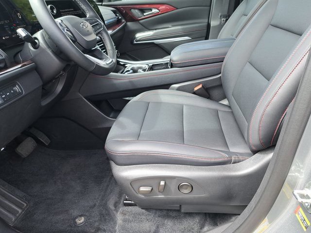 Used 2025 Chevrolet Traverse Z71 w/ Driver Confidence Package AWD/4WD image 26