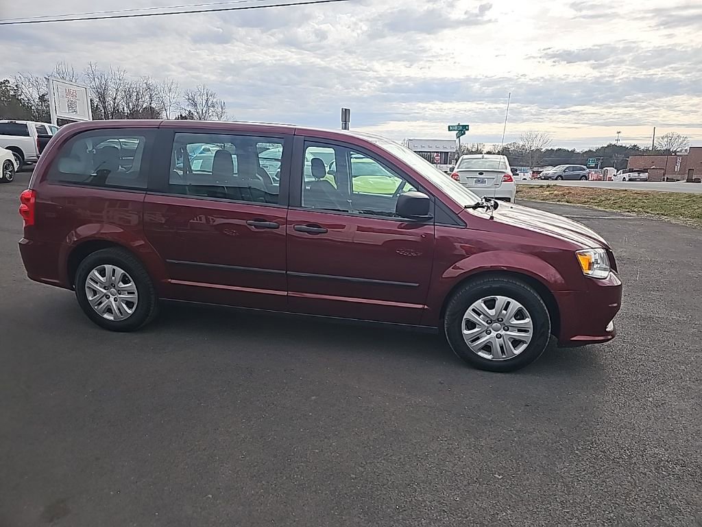 Used 2016 Dodge Grand Caravan American Value Package w/ UConnect Hands-Free Group FWD image 2