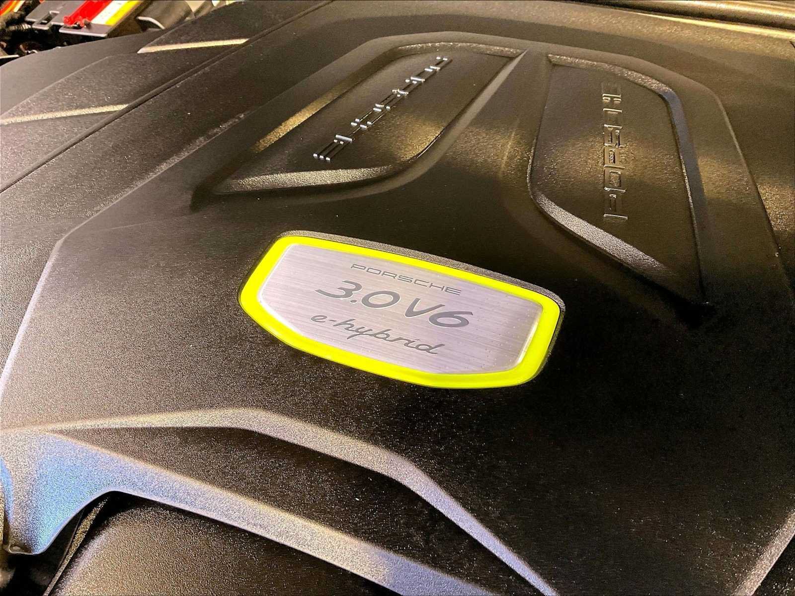 Certified 2023 Porsche Cayenne AWD/4WD image 33