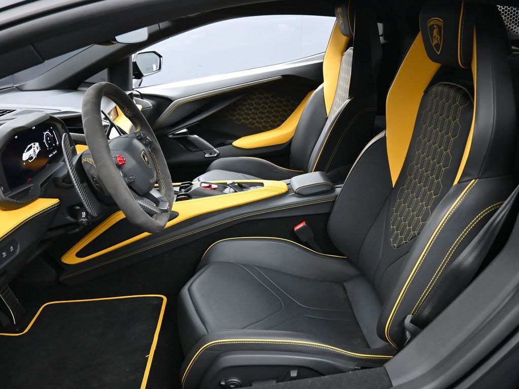 Used 2024 Lamborghini Revuelto AWD/4WD image 5