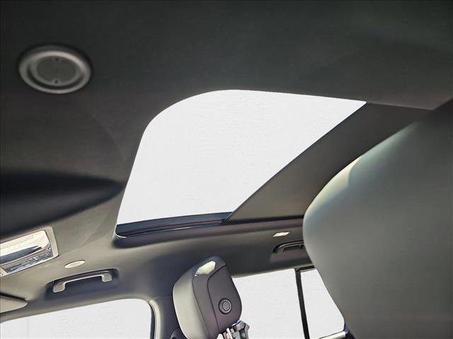 New 2025 Land Rover Defender 110 S image 28